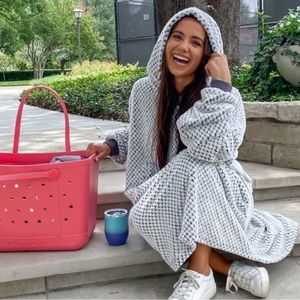 ❣️SOLD❣️🆕💖SIMPLY SOUTHERN SOFT & COZY THE WEARABLE THROW PULLOVER HOODIE PONCHO💖